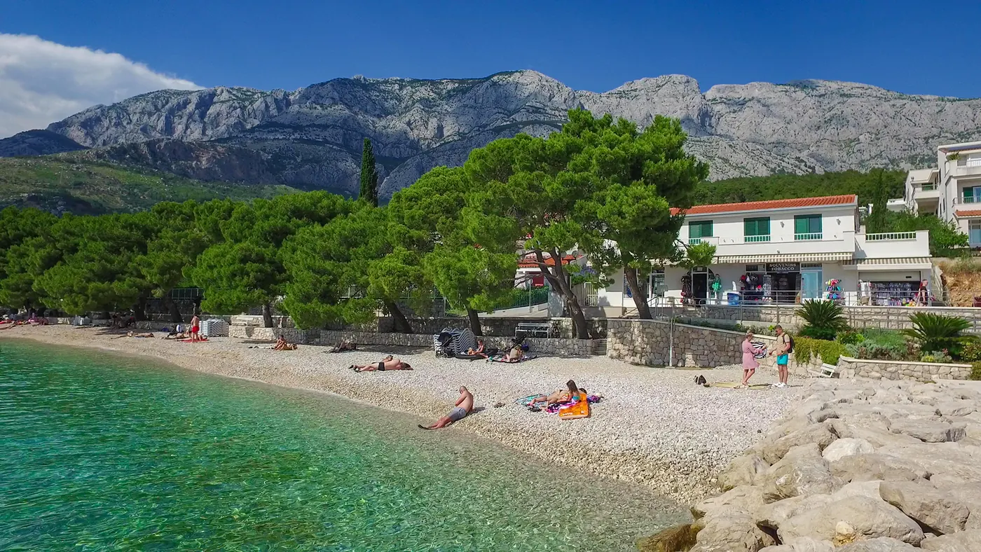 Tucepi beach below Biokovo mountain